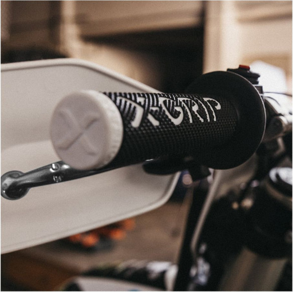 Mansoane Lock-On Braaaap Black/White XG-2100