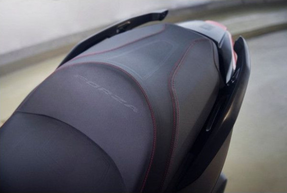 Sa Confort Editie Speciala FORZA 125/350 Black 08R70-K1B-D70