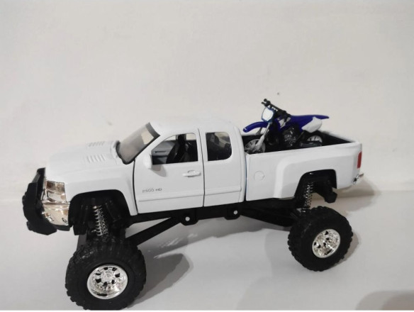 Macheta Moto Chevrolet Silverado Pick Up & Yamaha Dirt Bike Play Set 1:32