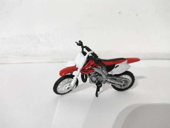 Macheta Moto Chevrolet Silverado Pick Up Honda Dirtbike 1:32