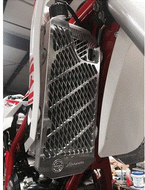 LICHIDARE STOC Protectie Radiator Beta X-Trainer Argintie
