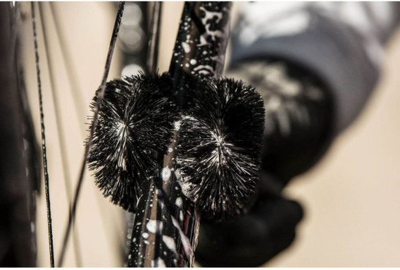 Perie Two-Prong Brush 373