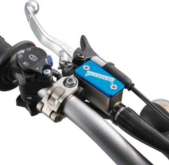 Clutch reservoir cover