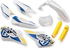 Plastic parts set