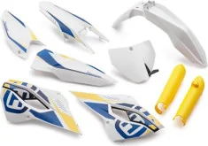 Plastic parts set