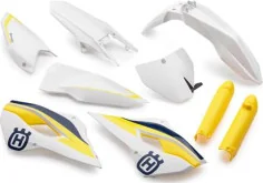 Plastic parts set