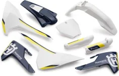 Plastic parts set