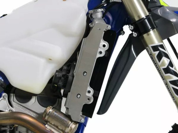 Radiator Braces Silver