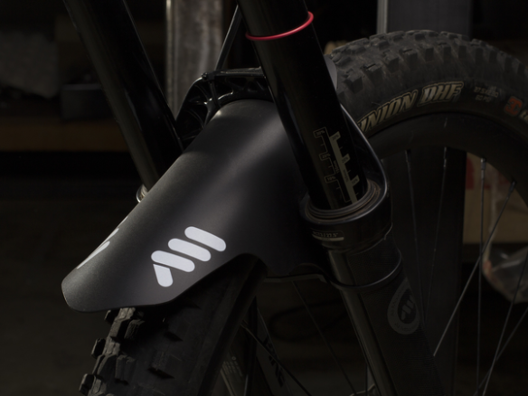 Mud Guard Black, White