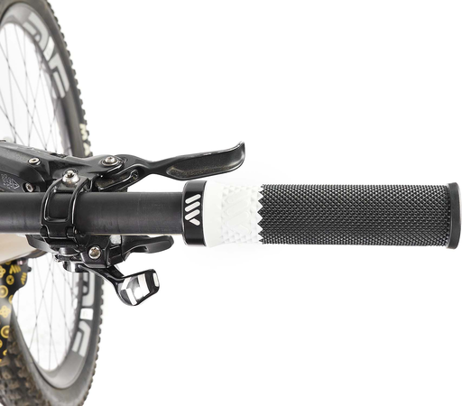 Cero Grips Black, White