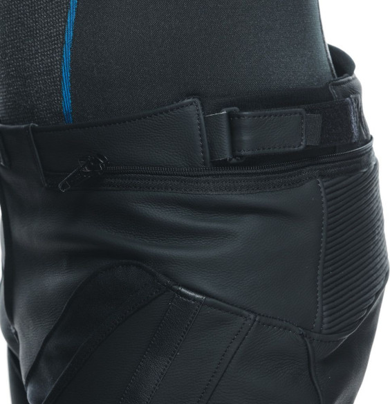 Pantaloni Moto Piele Delta 4 Black/White 25